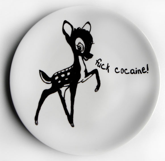 Fuck cocaine! Plato de cerámica y porcelana pintado a mano.