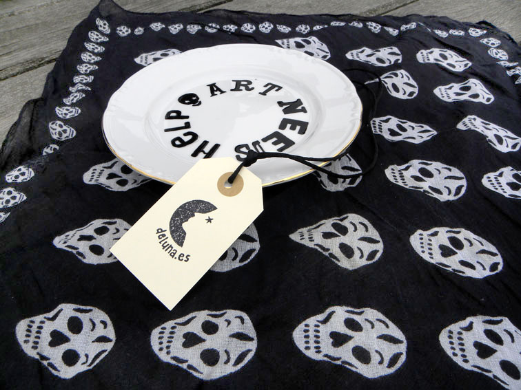 Art Needs Help. Serie I love. Hand Painted Porcelain Plate. 2011.