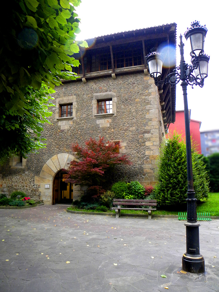 Exposición del taller de cerámica con Aintzane De Luna