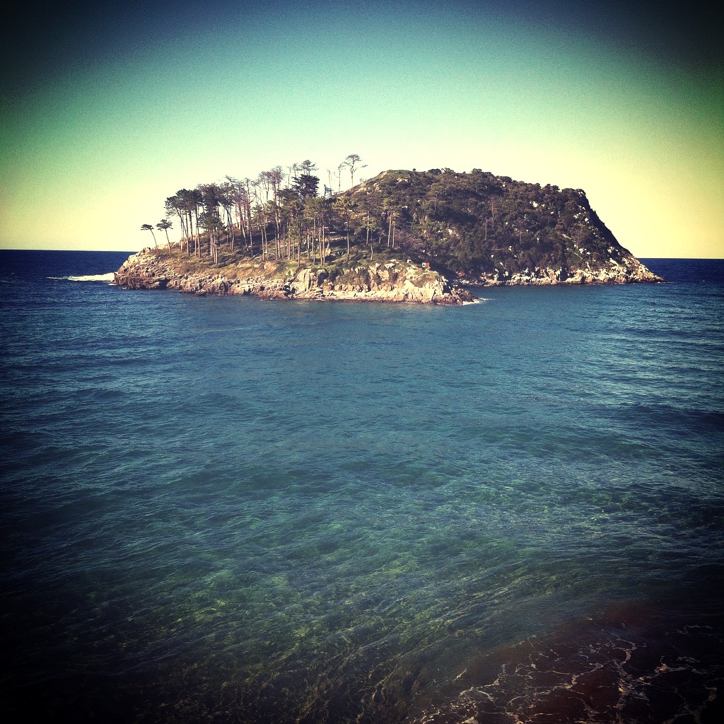 'Lekeitio' by Deluna Ceramics