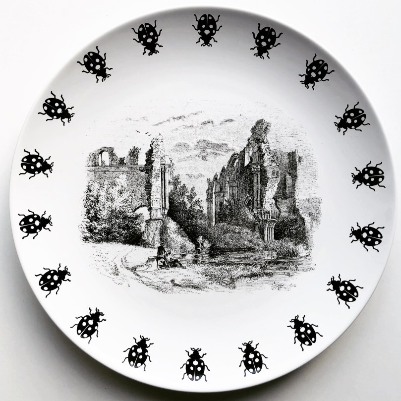 Aintzane De Luna en la exposición colectiva 'Felices Años 20' en la Galería Mad is Mad