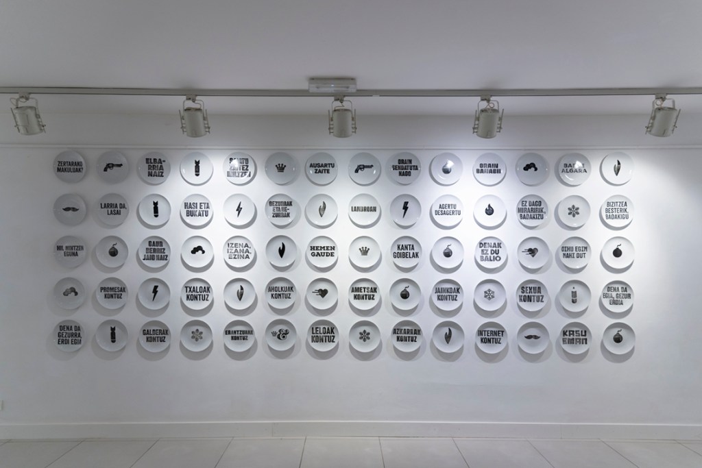 'Berri Txarrak, Berri Onak', instalación de la artista Aintzane De Luna