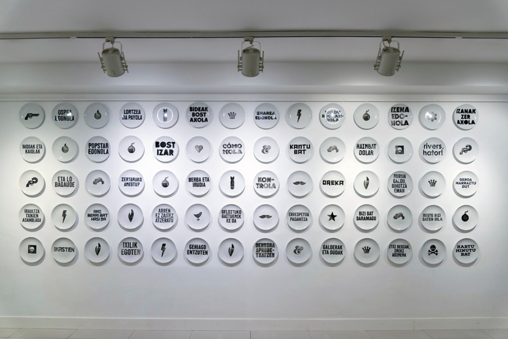 'Berri Txarrak, Berri Onak', instalación de la artista Aintzane De Luna