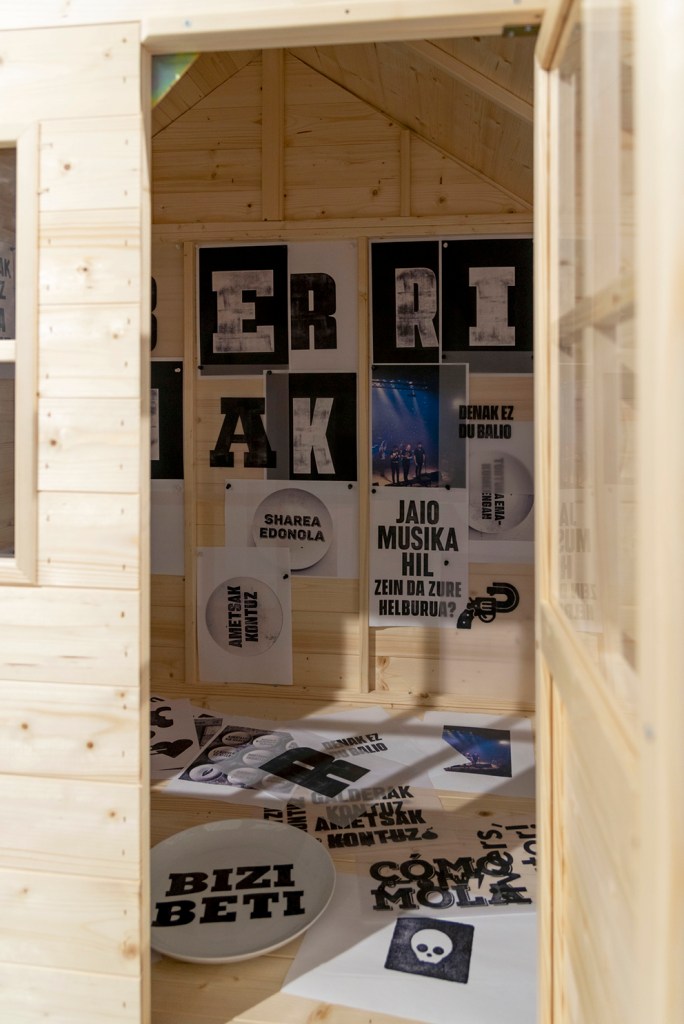 'Berri Txarrak, Berri Onak', instalación de la artista Aintzane De Luna