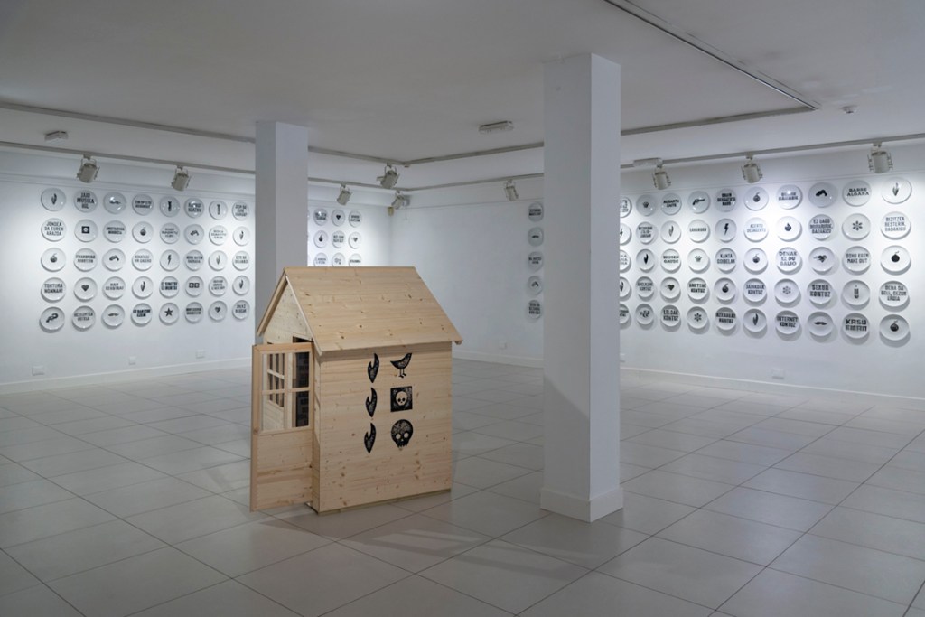 'Berri Txarrak, Berri Onak', instalación de la artista Aintzane De Luna