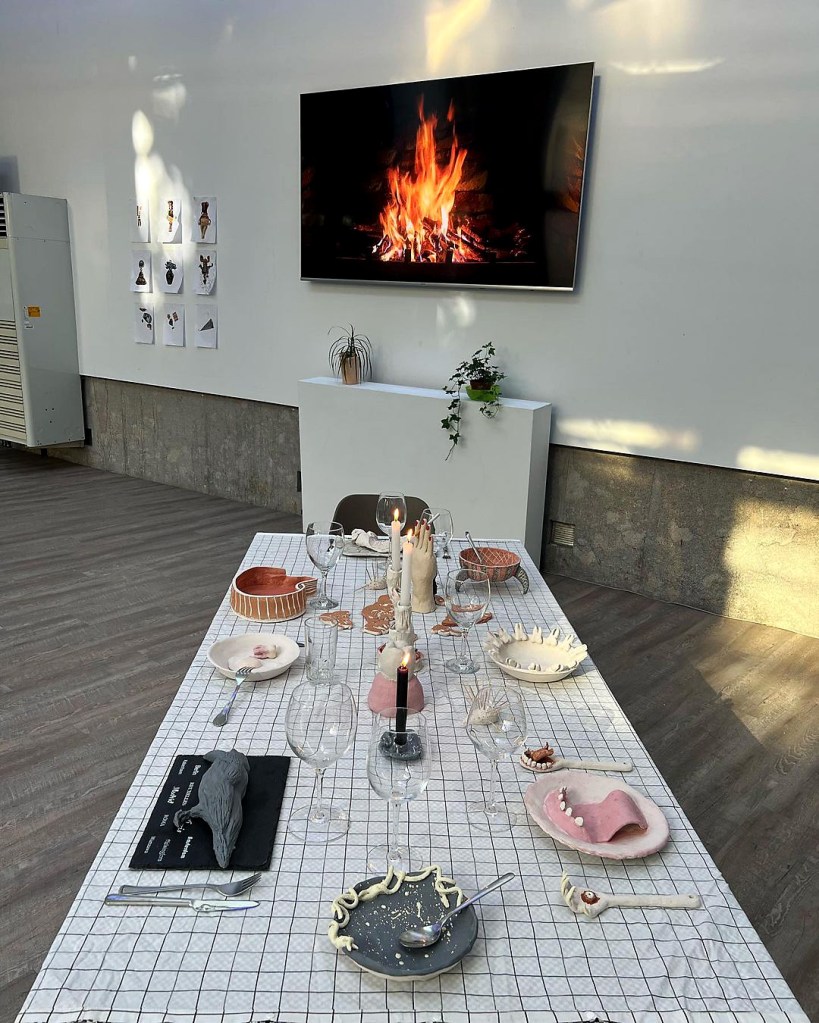 Aintzane De Luna en la exposición Grima de Guido Di Marzio por La Enredadera II