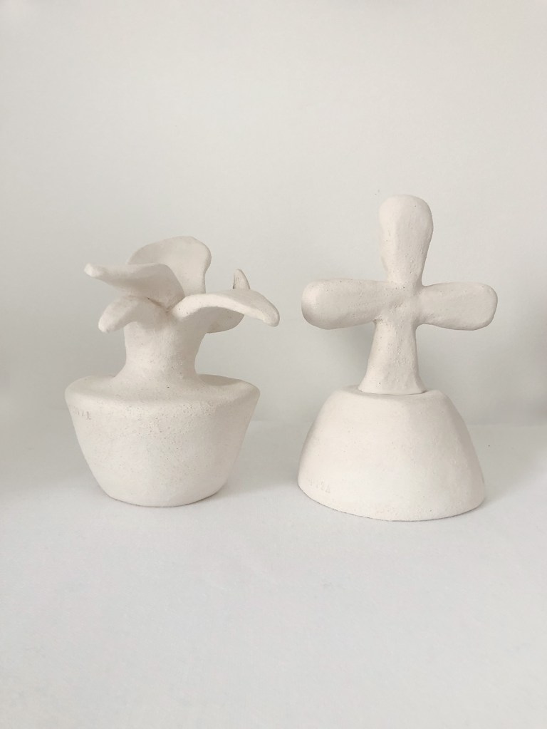 Aintzane De Luna en la exposición La Enredadera II organizada por Raquel Asensi