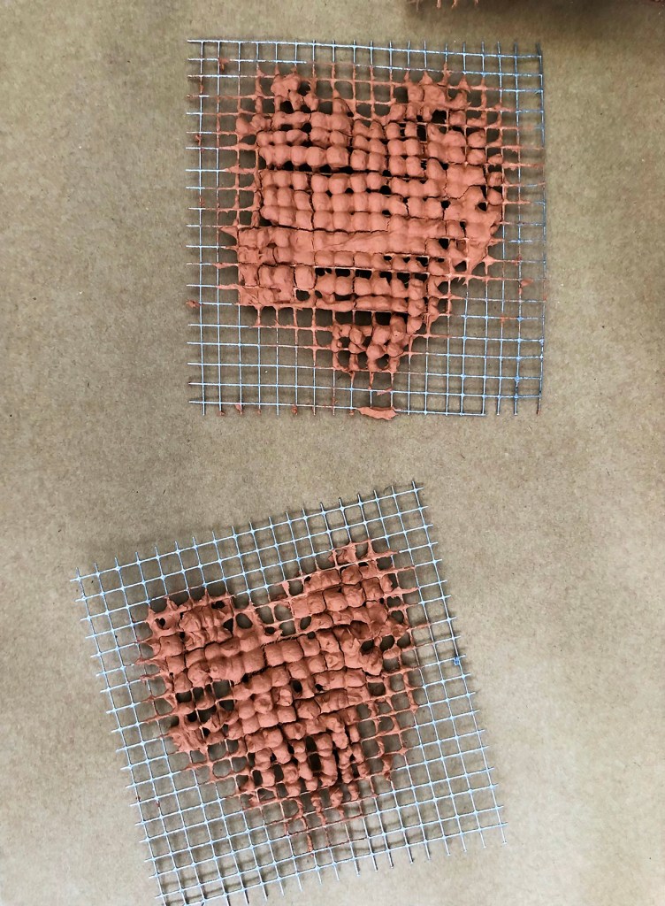 Aintzane De Luna en la exposición La Enredadera II organizada por Raquel Asensi