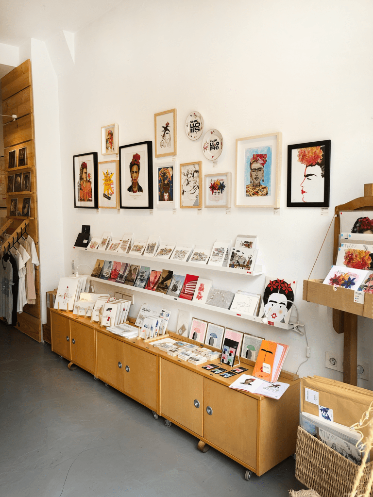 Aintzane De Luna en la exposición «(Casi) Todas las Fridas» en Espacio_Aerre