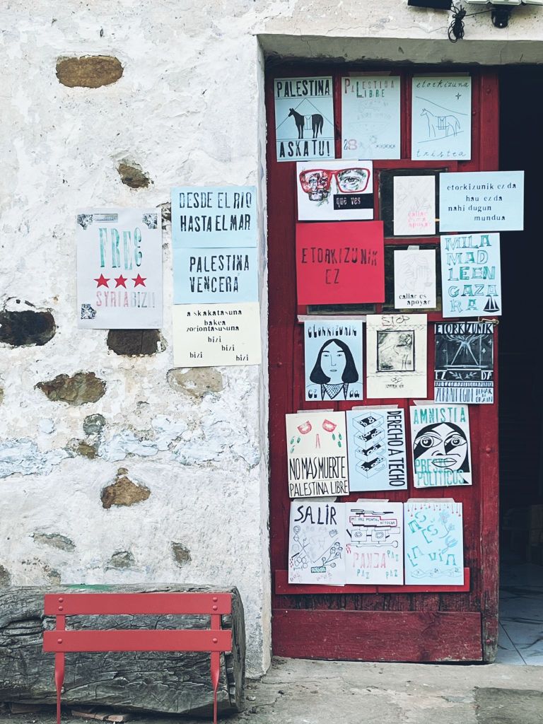 Aintzane De Luna en el curso «CARTEL POLÍTICO: AGITACIÓN Y PROPAGANDA» con Elías Taño