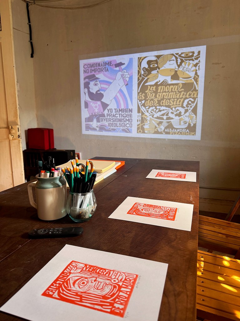 Aintzane De Luna en el curso «CARTEL POLÍTICO: AGITACIÓN Y PROPAGANDA» con Elías Taño