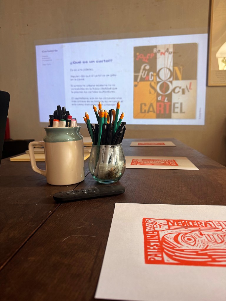 Aintzane De Luna en el curso «CARTEL POLÍTICO: AGITACIÓN Y PROPAGANDA» con Elías Taño