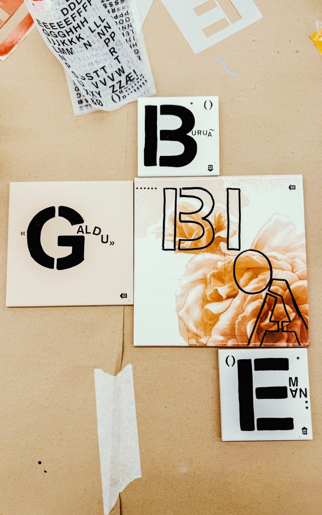 Aintzane De Luna en el taller «Mensajes en soportes inusuales» en el Museo Guggenheim Bilbao