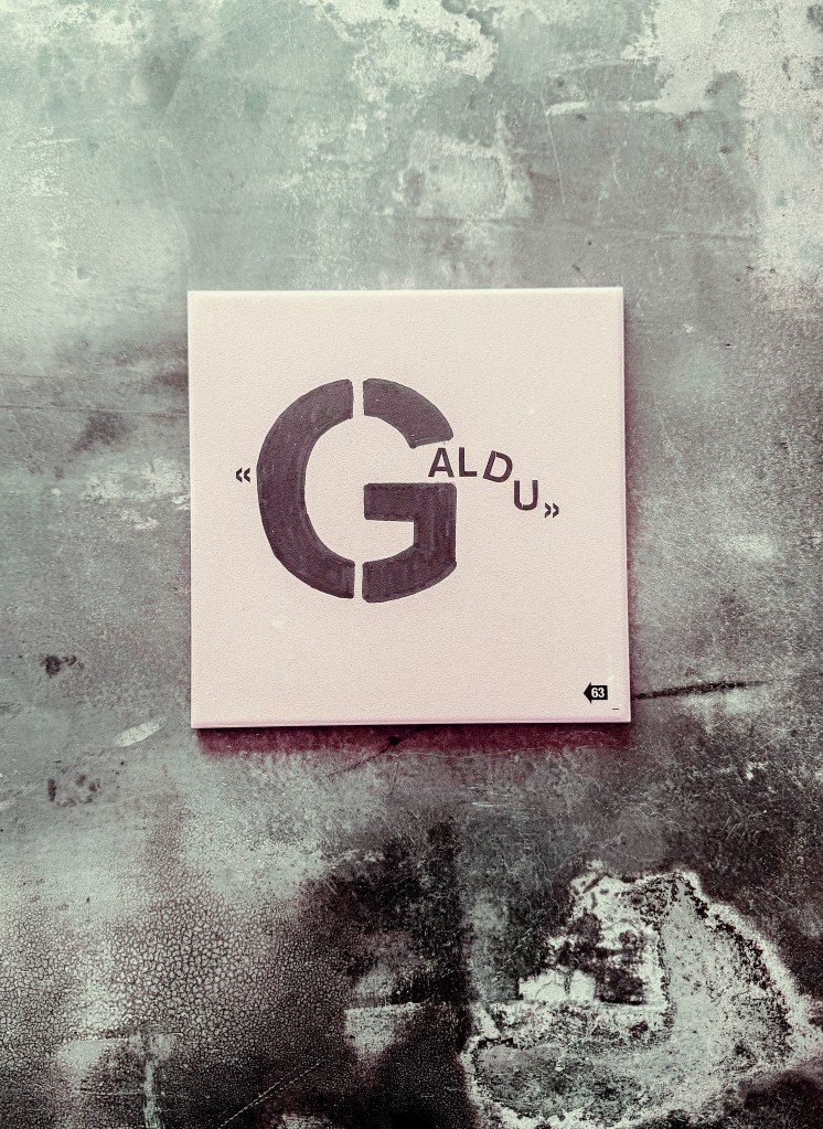 Aintzane De Luna en el taller «Mensajes en soportes inusuales» en el Museo Guggenheim Bilbao